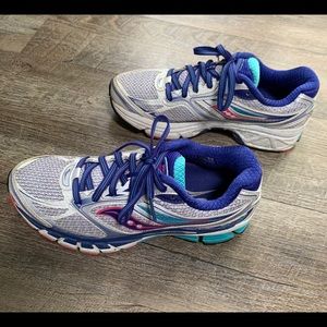 Saucony Guide 8 SRC Power grid